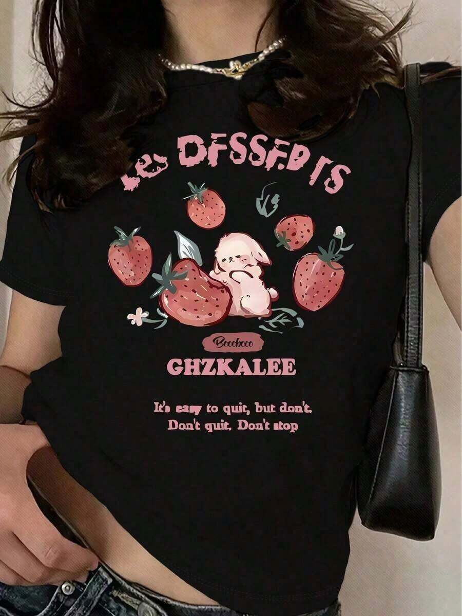 Camisetas con Estampados Gráficos [Camiseta con Estampado Gráfico] Camiseta de Manga Corta con Estampado Gráfico de Letras Vibrantes, Fresas y Conejo - Top Casual de Cuello Redondo para Primavera y Verano - Ropa de Mujer 100% Algodón Suave - Corte Relajado - Estilo Casual Vintage - Camiseta de Algodón Unisex de Manga Corta para Uso Diario - Top vestidos de graduación - Negro - Ver 1