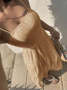 Vestido con escote de tubo plisado de tela texturizada color melocotón claro, con tirantes finos, cintura suelta, estilo relajado para vacaciones - Caqui - Ver 5