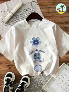 Camiseta Estampada para Mujer - Camiseta Casual de Manga Corta y Cuello Redondo en Blanco con Diseño de Flor Azul y Tortuga. Con corte relajado, para todas las estaciones, perfecta para uso diario y atuendos de vacaciones (lavable aáquina). - Blanco - Ver 1