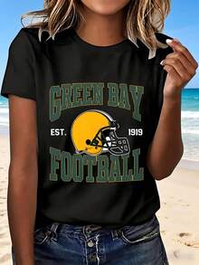 Green Bay Football T-Shirt With Classic Helmet Design Fashionable Casual Wear For Beach Outings And Everyday Use Perfect Gift For Sports Fans - Negro - Ver 1