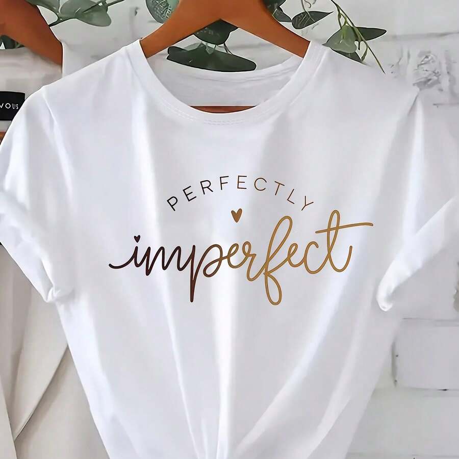 Women's Plus Size Oversized T-Shirt "The Perfect Imperfection" - Round Neck, Short Sleeve, Loose Fit, Ideal For Spring, Summer And Autumn, Casual Clothing With Letter Print - 白 - 查看 1