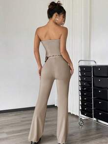 Conjunto de dos piezas con top asimétrico bandeau fruncido de unicolor y pantalones acampanados para mujer - Caqui - Ver 2