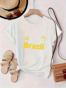 Camiseta de mujer de corte regular, 100% algodón, con temática de fútbol brasileño, que presenta el texto "Brasil" en amarillo, un estampado de león y el logotipo del equipo. Una camiseta casual y transpirable para el verano, perfecta para fiestas, esperas en la  y como regalo para los aficionados al fútbol. Ropa casual para el día a día en verano. - Negro - Ver 10