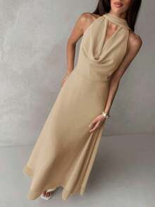 Vestido de mujer con cuello en V, corte evasé, volantes y espalda descubierta en color amarillo - Caqui - Ver 2