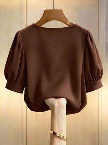 Blusa casual elegante de mujer con cuello redondo en color champán, cuello en V, manga corta abullonada, con adornos de perlas falsas, corte holgado, adecuada para ir a trabajar, elegancia cotidiana.Elegante, casual, atuendo casual para mujer, ro - Marrón - Ver 2
