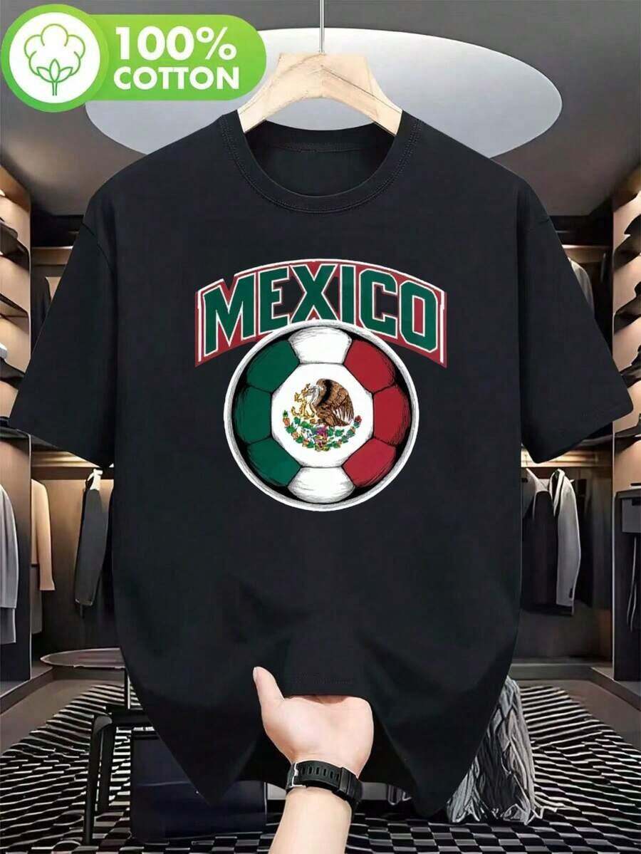 Camiseta de hombre con el logo de la Selección Mexicana de Fútbol | Diseñada por la selección nacional de México, con un emblema de águila y cactus y los colores de la bandera tricolor, es una camiseta de verano ligera y transpirable, adecuada para aficionados, uso casual y entrenamientos al aire libre. Tiene cuello redondo y está hecha de tela ligeramente elástica.Conjuntos de Vacaciones de Verano 2026 - Negro - Ver 1
