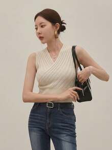 Áo kiểu không tay thanh lịch, chất liệu dệt kim gân, vạt trước xếp chéo, dành cho nữ. - Màu Khaki - Xem 6