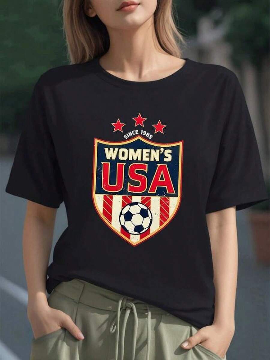 Escudo con balón de fútbol y estrellas que simbolizan la pasión por el deporte y el orgullo nacional de Estados Unidos camiseta para mujer 100% algodón suave y cómoda para uso diario - Negro - Ver 1