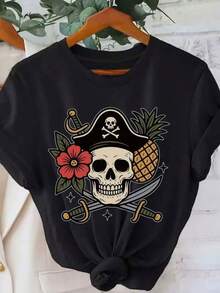 Unisex Short-Sleeved Crew Neck T-Shirt. Plus Size Women's T-Shirt With Pirate And Tropical Skull Print - Black Crew Neck, Skull, Pineapple And Sword Design - Machine Washable, Ideal For Everyday Wear And Halloween Parties. Casual Women's T-Shirt With Loose Tropical Pirate Print, Crew Neck, Short Sleeves, Spring/Summer, For Everyday Wear. 2026 - 黑色 - 查看 1
