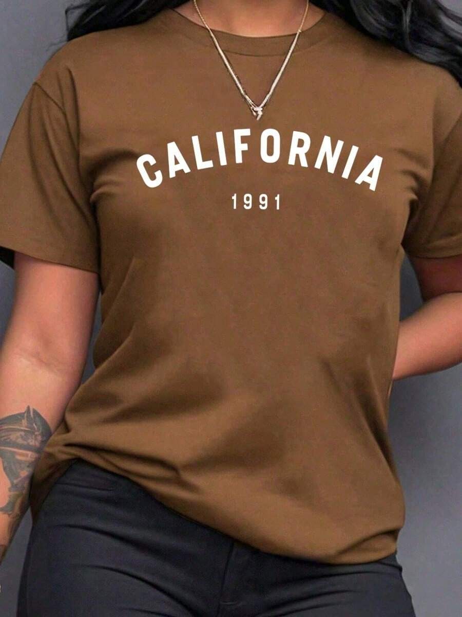 Camiseta informal holgada de manga corta y cuello redondo para mujer con estampado con las letras <<CALIFORNIA 1991». - Marrón - Ver 1