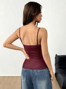 Camiseta de tirantes de espagueti de licra en color burdeos, de estirado alto y diseño minimalista y sexy - Burdeos - Ver 2