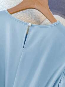 Vestido de mujer de longitud media, cómodo y suave, sin estiramiento, con cuello redondo, mangas de vuelo, cintura elástica, decoración de botones de perla, estilo francés elegante y versátil para vacaciones y viajes, color albaricoque, primavera - Lavado ligero - Ver 3