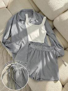 Conjunto de 3 piezas para mujer que incluye: blusa a rayas, shorts de unicolor y top de tirantes - Multicolor - Ver 1
