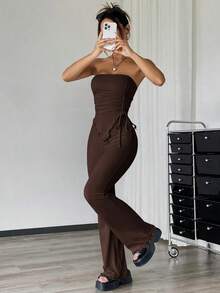 Conjunto de dos piezas con top asimétrico bandeau fruncido de unicolor y pantalones acampanados para mujer - Marrón - Ver 5