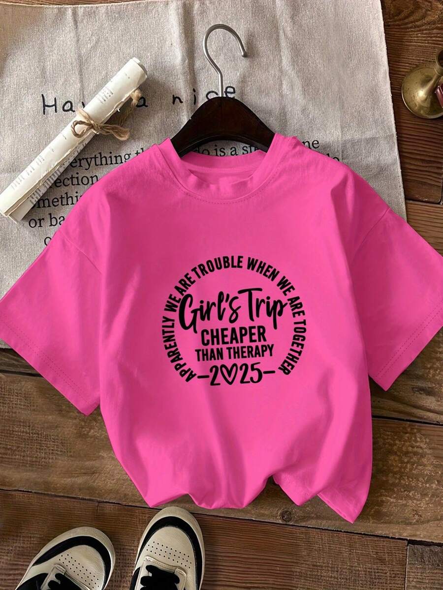 Camiseta Gráfica Rosa "Trip" de Talla Grande para Mujer - Cuello Redondo Casual, Manga Corta, Top de Verano y Primavera con Diseño "Más Barato que la Terapia", Ropa Casual|Estampado Divertido|Tela elástica, TALLA GRANDE - Rosa Fucsia - Ver 1