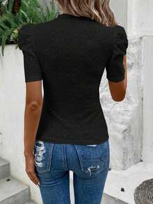 Camiseta con bordado con ojal de manga farol de cuello alto - Negro - Ver 5