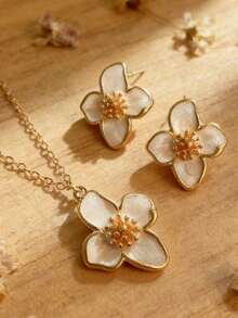 Juego de joyería de collar y aretes con flor de 4 pétalos, elegante y de moda para uso diario - Conjunto de flores blancas - Ver 2