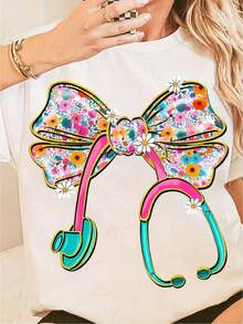 Una elegante camiseta con lazo floral estilo doctor, adecuada para enfermeras y diseñada para el sector de la enfermería, camiseta elegante con lazo floral estilo doctor, camiseta casual de talla grande para mujer. - Blanco - Ver 1