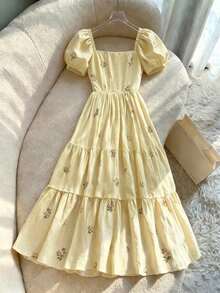 de diseño con cuello cuadrado, mangas de pétalos, abotonadura sencilla y volante en la cintura con estampado floral francés delicado - Amarillo - Ver 2