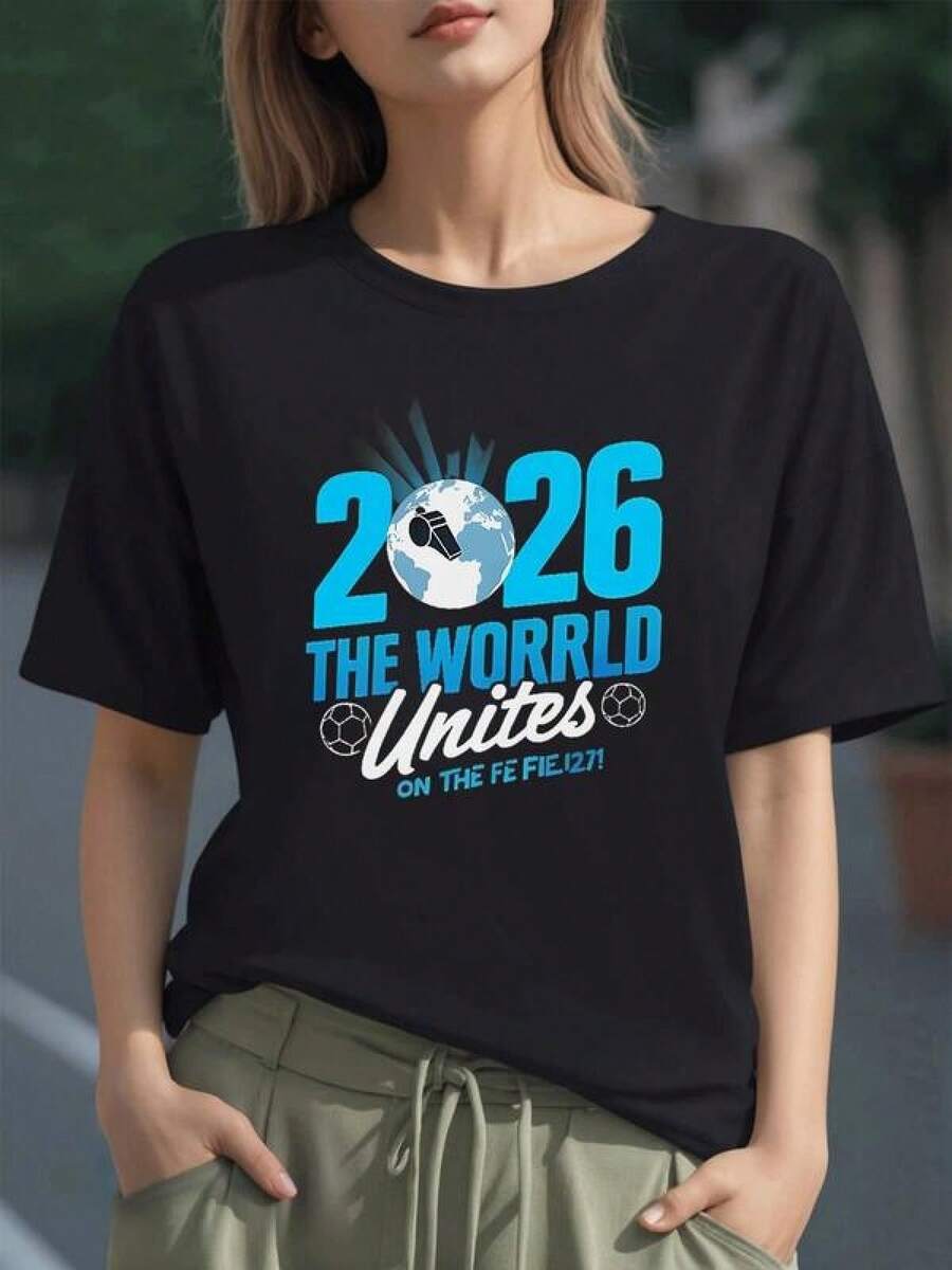Globo con silbato que simboliza la unión mundial a través del fútbol y la amistad entre naciones en 2026 camiseta para mujer 100% algodón suave y cómoda - Negro - Ver 1
