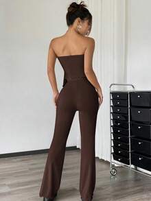 Conjunto de dos piezas con top asimétrico bandeau fruncido de unicolor y pantalones acampanados para mujer - Marrón - Ver 3