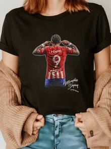 A Player With His Back To The Camera, Proudly Raising His Arms To Display The Number On His Jersey, Symbolizes Strength, Motivation, And Competitive Spirit. A Comfortable, Casual Women's T-Shirt For Everyday Wear. - 黑色 - 查看 1