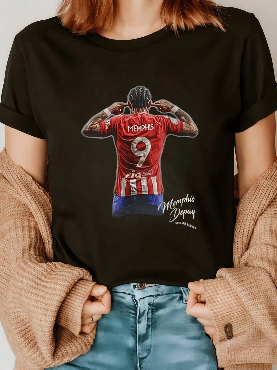 A Player With His Back To The Camera, Proudly Raising His Arms To Display The Number On His Jersey, Symbolizes Strength, Motivation, And Competitive Spirit. A Comfortable, Casual Women's T-Shirt For Everyday Wear. - 黑色 - 查看 1