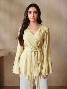 Camisa de mujer con mangas acampanadas y cintura envolvente de unicolor - Amarillo claro - Ver 4