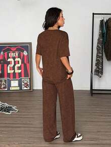 Conjunto informal de camiseta holgada y pantalones con textura mostaza para mujer - Marrón - Ver 2