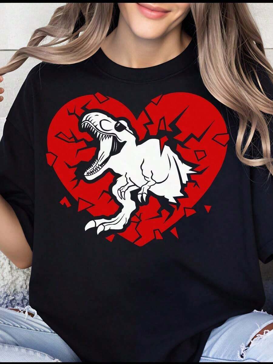 Camiseta 2026 con Diseño de Corazón de Dinosaurio, Regalo de San Valentín para Amantes de Dinosaurios, Diseño Divertido y Lindo de Raptor, Camiseta Negra Casual para Mujer - Negro - Ver 1