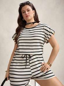 Mono informal de verano para mujer de talla grande con cuello redondo, rayas en blanco y negro y cintura con elástico - Blanco y Negro - Ver 2