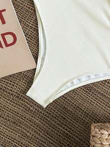 Traje de baño de una pieza elegante para vacaciones con hombros con lazo y decoración metálica hueca en la cintura, de unicolor - Beis - Ver 5