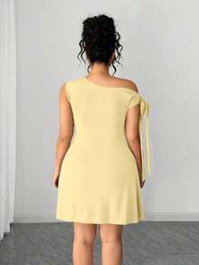 Vestido corto asimétrico de hombro de unicolor para mujer de talla grande - Amarillo - Ver 2