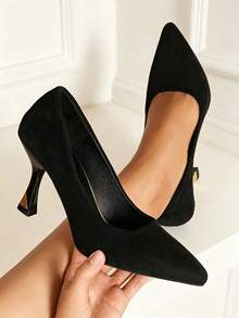 Tacones de salón de punta fina de ante negro clásicos para mujer, zapatos elegantes minimalistas para oficina, trabajo, entrevistas y carrera - Negro - Ver 17