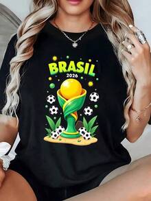 Trofeo dorado con balón de fútbol rodeado de esferas deportivas y hojas verdes que simbolizan la pasión y la energía del campeonato Brasil 2026 camiseta de mujer moderna cómoda para aficionadas del fútbol - Negro - Ver 6