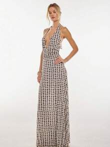 Vestido ajustado  con diseño de cuello halter y espalda abierta - Café - Ver 3