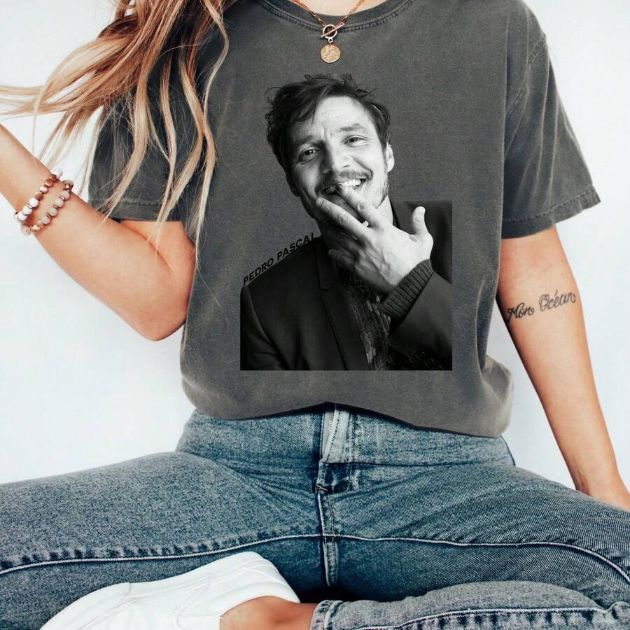 ® Pedro Pascal Fan T-Shirt, Vintage Graphic Tee, Celebrithirt, Mandalorian Shirt, P - Black - View 1
