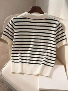 Top de punto para mujer, casual y versátil, con cuello y manga corta, con una hebilla metálica única, perfecto para el verano, salidas, playa, primavera y vacaciones.También es adecuado para ropa casual de verano, prendas de punto, prendas de punto a rayas y ropa de trabajo.Ropa para la temporada de graduación, ropa casual y moderna para ir al trabajo, ropa de oficina, ropa casual versátil y elegante para el día a día, atuendo profesional urbano para maestros, suéteres de manga corta, lindos cárdigans de manga corta, blusas lindas para mujer. - Blanco y Negro - Ver 10