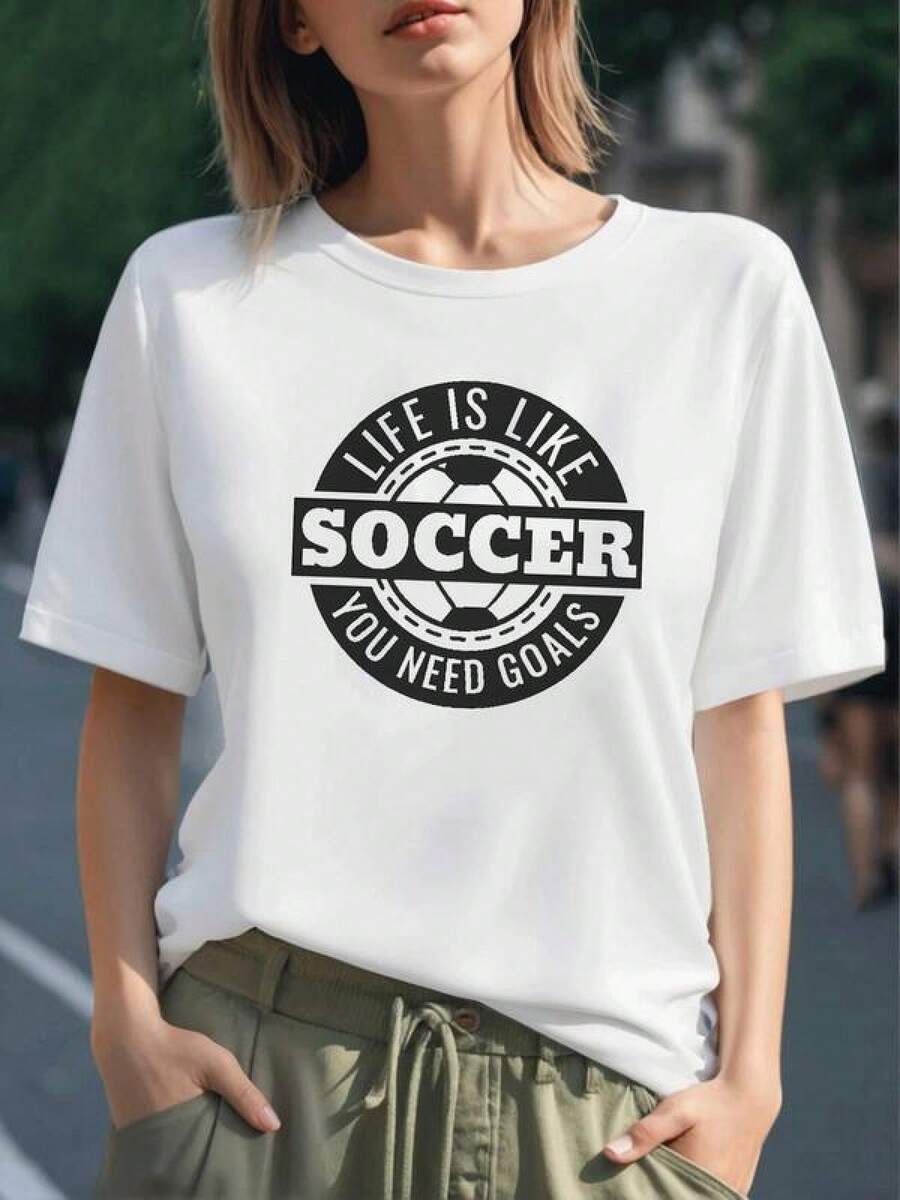 Frase motivacional que compara la vida con el fútbol recordando que para avanzar se necesitan metas y determinación camiseta para mujer 100% algodón cómoda y moderna - Negro - Ver 1