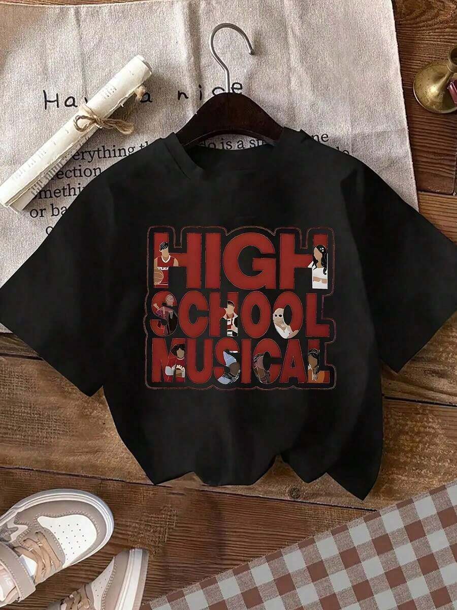 Con un diseño de estilo retro, estampado con las palabras "HIGH MUSICAL" y un patrón de silueta de figura, esta nueva camiseta de manga corta para mujer es un top estampado casual y a la moda, ideal para que las mujeres lo usen en fiestas, para relajarse en casa o para viajar: elegante y fresco., - Negro - Ver 1