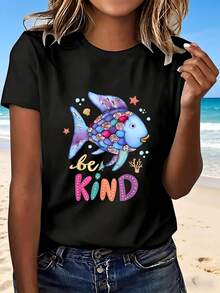 Be Kind Fish Print T Shirt With Cute Cartoon Design Colorful Sea Life Pattern Fashionable Casual Wear For Beach Outings And Daily Activities Perfect Gift For Kids And Teens Who Love Ocean Themes And Fun Animal Motifs - Negro - Ver 1