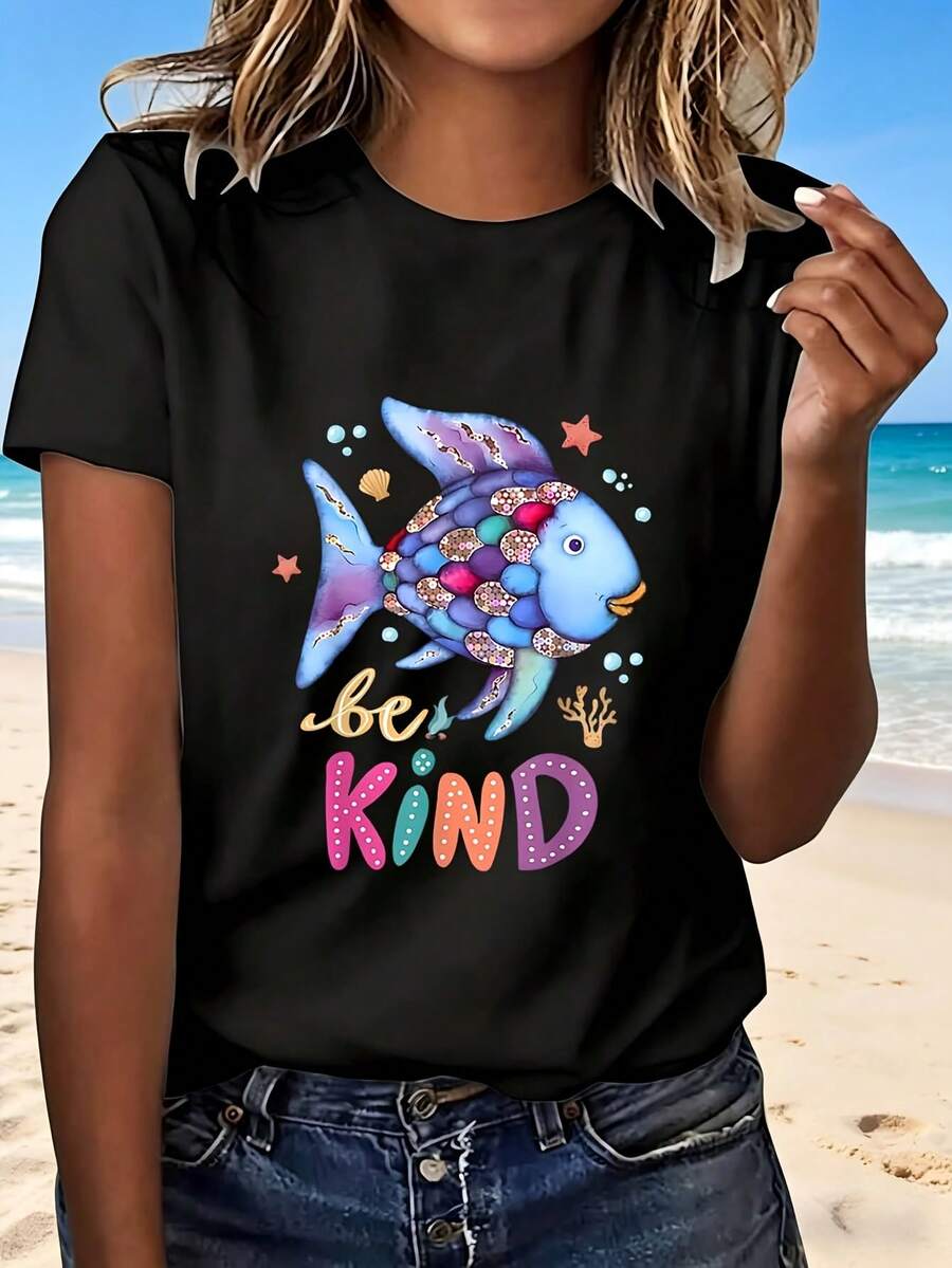 Be Kind Fish Print T Shirt With Cute Cartoon Design Colorful Sea Life Pattern Fashionable Casual Wear For Beach Outings And Daily Activities Perfect Gift For Kids And Teens Who Love Ocean Themes And Fun Animal Motifs - Negro - Ver 1