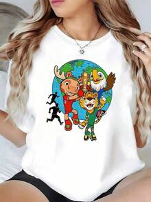 Tres animales amistosos celebran juntos el espíritu del fútbol frente a un globo terrestre colorido simbolizando unidad alegría y pasión deportiva camiseta de mujer con estampado vibrante y moderno - Negro - Ver 6