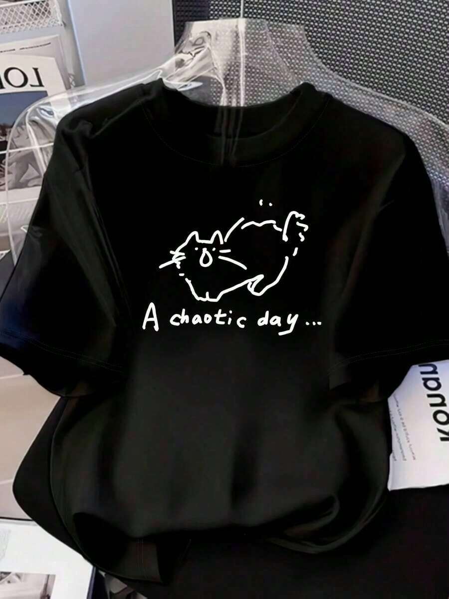 100% cotton Camiseta de mujer inspirada en Y2K con gatito encantador y gráfico de "Un día caótico" - Suave, cuello redondo, manga corta, estilo casual y elegante para atuendo casual, perfecto para salidas de verano, tallas S-XXL - Negro - Ver 1