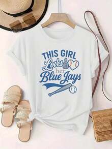 Camiseta casual de manga corta para mujer, ideal para vacaciones de verano, con estampado de las palabras "THIS GIRL Loves Her Blue Jays", diseño de béisbol y estampado de letras con gráfico de béisbol en forma de corazón, cuello redondo. - Blanco - Ver 1