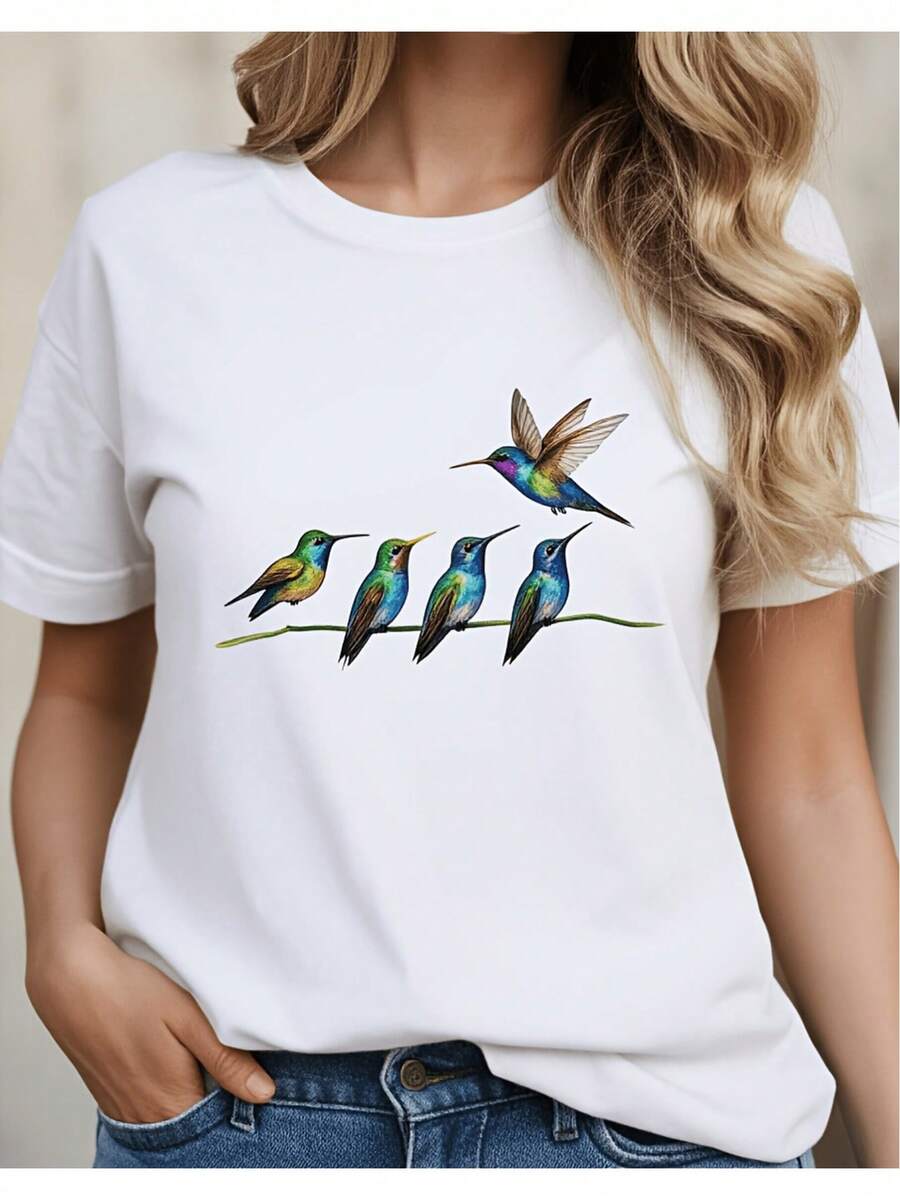 Camiseta de Mujer con Estampado de Colibrí Colorido, Diseño Inspirado en la Naturaleza, Blanca, Casual, para Verano, Corte Holgado y Ligeramente Extendido -- Camiseta de algodón suave, cómoda y holgada para uso casual. - Blanco - Ver 1