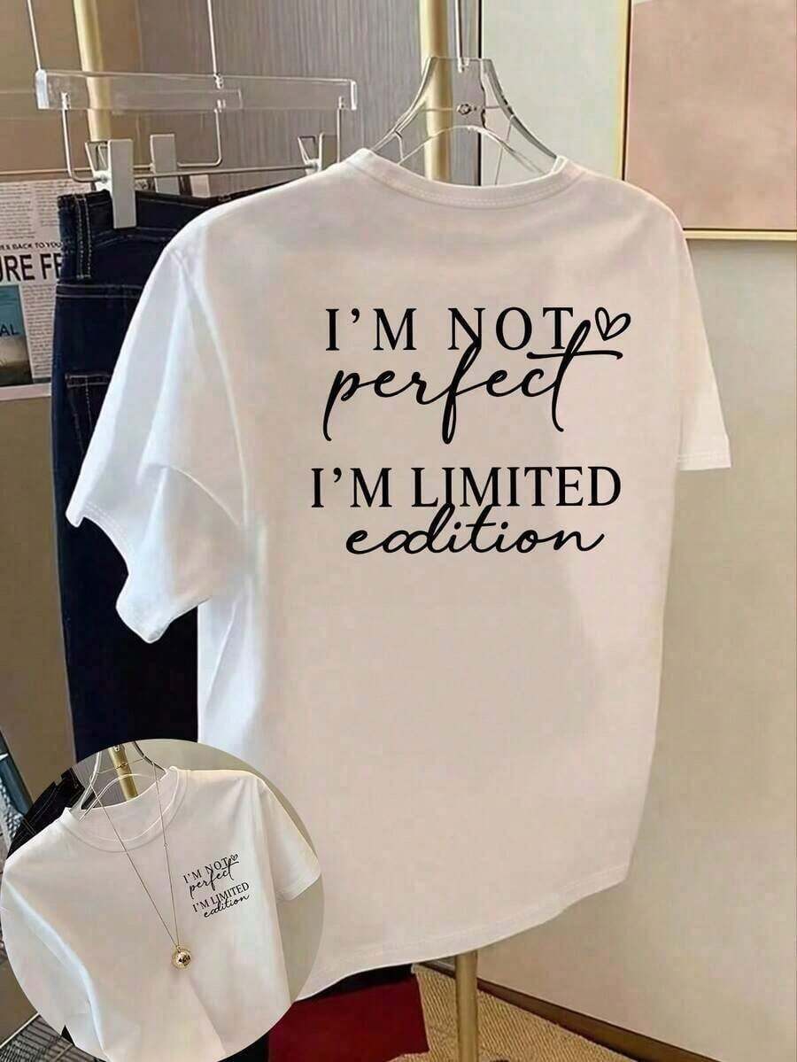 Women's Plus-Size Short-Sleeved T-Shirt With A Round Neck And A Relaxed Fit. "Imperfect" Embraces Your Flaws, Emphasizing The "Limited Edition" Of Your Uniqueness And Transforming Imperfections Into Rare And Precious Qualities. Suitable For Spring, Summer, Autumn, Valentine's Day, Back To School, And More. White. Summer Vacation Outfits 2026 - 白色 - 查看 1