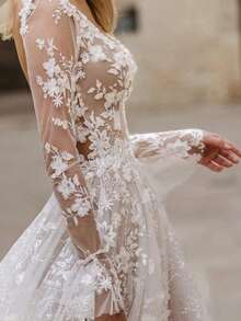 Elegant A-Line Lace Wedding Dress with Deep V-Neck, Vintage Floral Applique, and Long Sleeves for Bridal Ceremony - Blanco - Ver 7