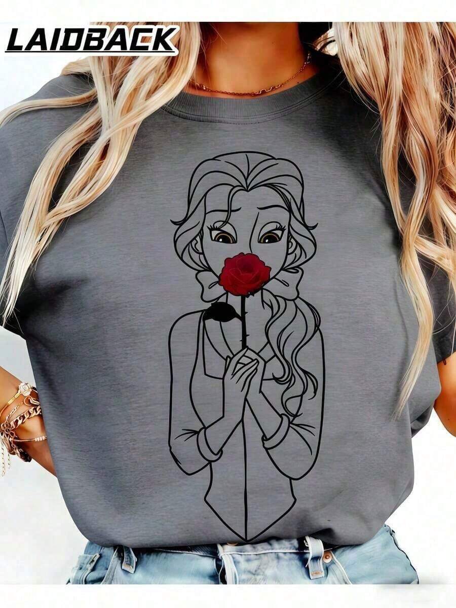 Free Shipping, Local Delivery In Mexico. Delivery In 4 Days. Oversized Princess & Pink Graphic Print T-Shirt In A Relaxed, Unisex Style. Short Sleeves, Crew Neck, Fairytale Style. Minimalist Line Art Design. Perfect For Movie Nights, Casual Outings, Everyday Wear, And For Fans Of Fairytale Style. Gift For Gen Z And Comfort Lovers. Soft, Breathable Cotton Fabric. White. - 灰色的 - 查看 1