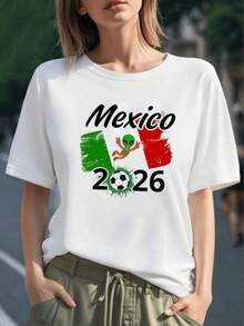 Bandera de México con un divertido extraterrestre celebrando el fútbol y el espíritu del 2026 que transmite unión y pasión deportiva camiseta para mujer 100% algodón - Negro - Ver 1